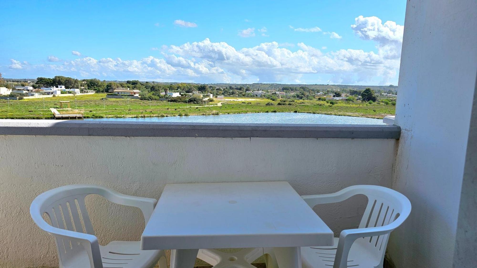 Hotel Baia Del Cigno ตอร์เร ซาน จิโอวานนิ อูเจนโต ภายนอก รูปภาพ